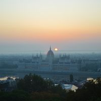 部屋から眺めた朝日です