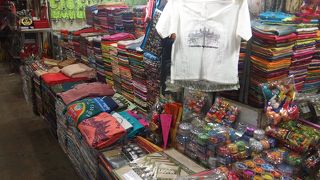 現地のお土産買えます。 オールドマーケット