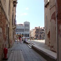 ホテルから水上バス停までの距離わずか