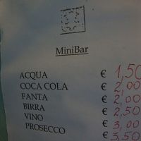 冷蔵庫内には数本入っていたが、飲んだとしても良心的価格かと。