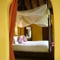 ターンダウン前のベッドルームの様子です。