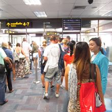 搭乗口付近の待合室