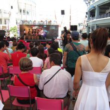 ショッピングセンターのシャブシ近くでイベント