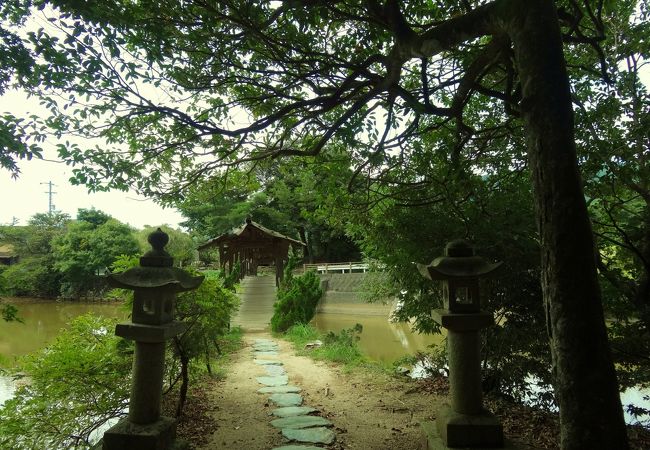 石垣地区のうえにある弓削神社