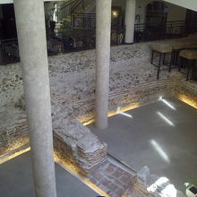 ホテルの地下にも、遺跡が