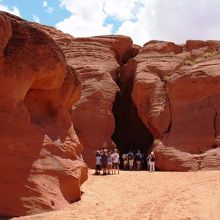 車を降りたらアッパーアンテロープキャニオンの入口です