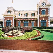 芝生もミッキーです☆