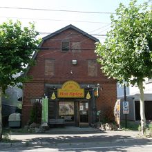 赤レンガの建物です