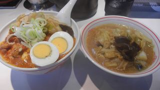 蒙古タンメン中本の池袋店では、ハーフ＆ハーフセットを展開しています。