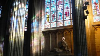 ステンドグラスがとても美しい教会