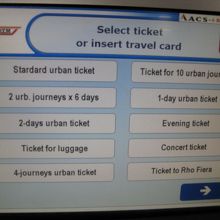 券売機の画面。いろんな種類の切符を買うことができます。 