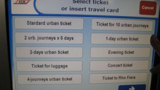 地下鉄の切符は券売機でもキオスクでも買えます。