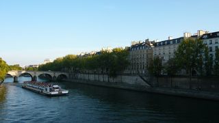 大都会にあって潤いの感じられる場所