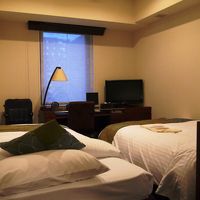 シングルルームにもう一台ベッドを入れたミニツイン