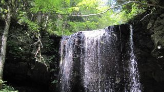 滝の裏側からみる景色はひと味違う！