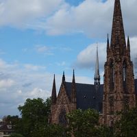 通りに面しているだけですが向かいの教会が素敵でした。