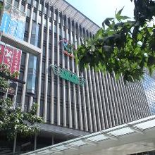 博多駅ビルにある　博多阪急