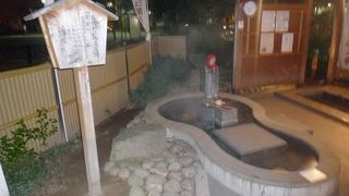 駅前には、足湯が有ります。