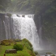 滝の落水をしばし眺めて、心洗われた