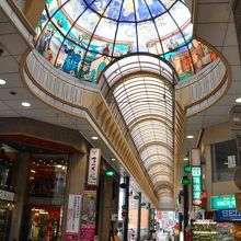 仰ぎ見るだけで、そのカラフルさを楽しめる