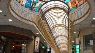 豪華なアーケードでイタリア・ミラノを思い出した。