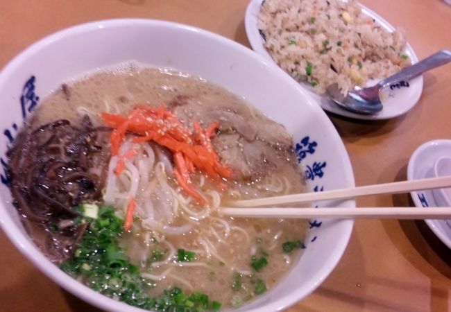 値段も安くて美味しいです。普通のラーメン550円！