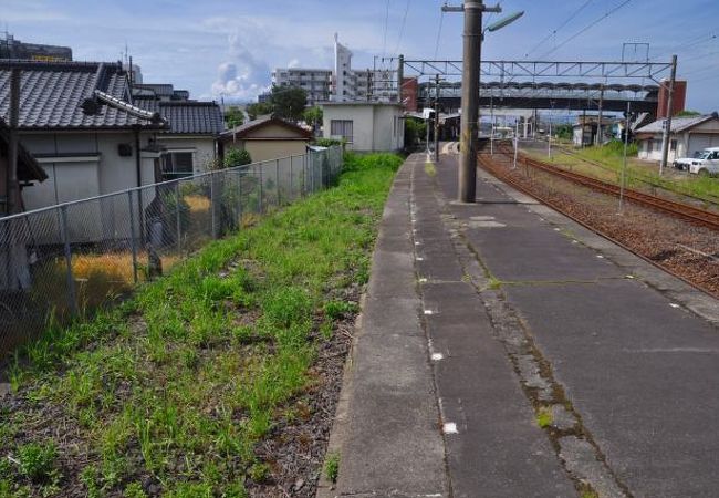 旧大隅線のゼロ番ホームがひっそり残る