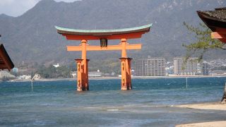 海に浮かぶ神社