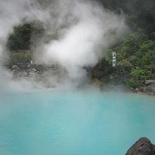 絶え間なく白煙があがる