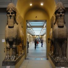 人頭有翼牡牛像