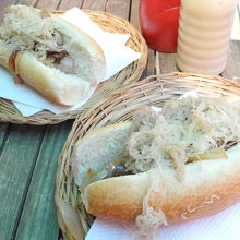 エミューとクロコダイルのホットドッグ