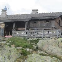 外観は普通の山小屋です。