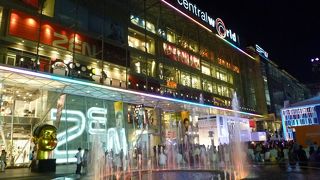 ショッピングセンター併設の巨大複合施設