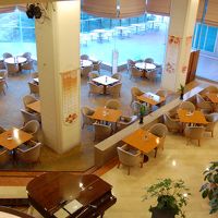 フロント階のコーヒーショップ。