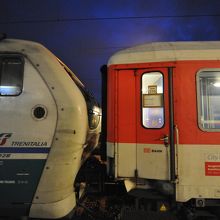 フィレンツェ駅　イタリア国鉄電気機関車とドイツ国鉄寝台車