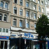 隣が大人のお店