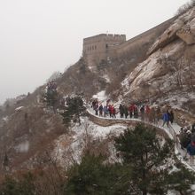 この道の先の入口の方が階段なのでまだラク。