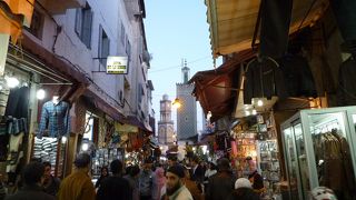 中のスークは地元の人向けのようです