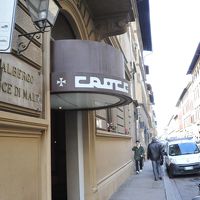 広場の方向より撮影　駅方向から来るとホテルとは気がつき難い