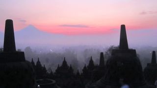 ボロブドゥール遺跡でサンライズ