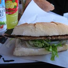 こちらは普通のサバサンド