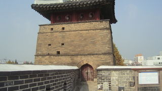 敵を観察する建物です。