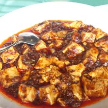 陳麻婆豆腐です。普通の辛くない麻婆豆腐もあります。