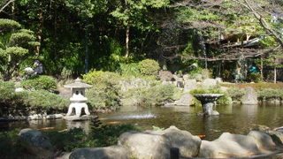 諏訪神社のとなりにある閑静な公園