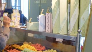 シャルルドゴール空港で買えました