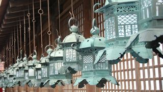 灯篭が沢山の大社