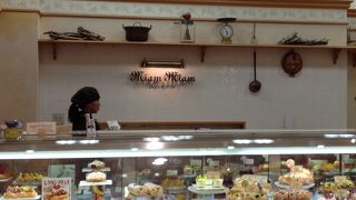 色とりどりのタルトが美味しいお店！