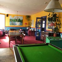 ダイニングル−ムにビリヤ−ド