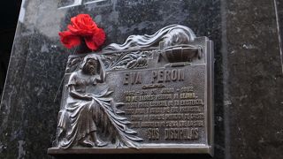 レコレータ墓地で最も有名な墓？