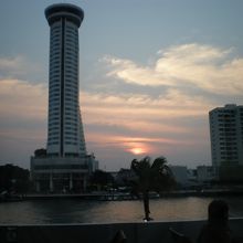 ガラス越しに見た夕景